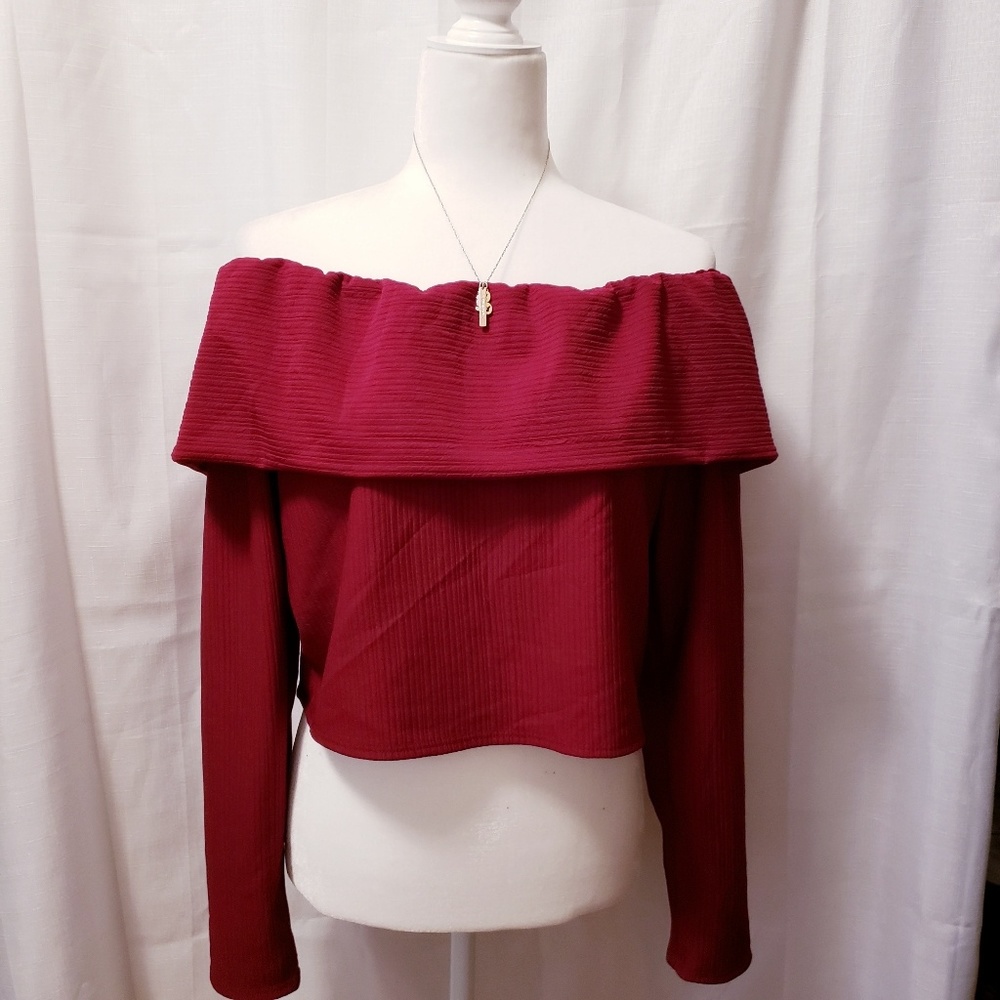 Nicki Minaj's long Sleeves over shoulder top